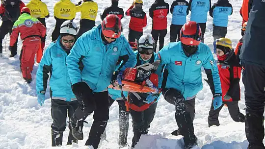 Erciyes'te gerçeği aratmayan çığ tatbikatı