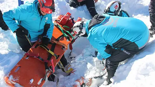 Erciyes'te gerçeği aratmayan çığ tatbikatı