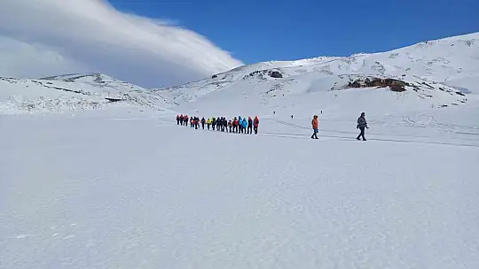 Erciyes'te gerçeği aratmayan çığ tatbikatı
