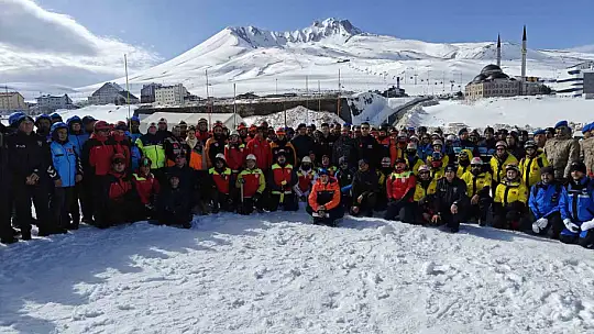 Erciyes'te gerçeği aratmayan çığ tatbikatı