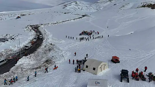 Erciyes'te gerçeği aratmayan çığ tatbikatı