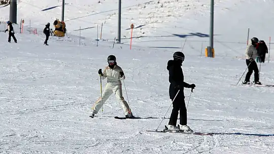 Erciyes'te hafta sonu yoğunluğu: Binlerce kişi akın etti
