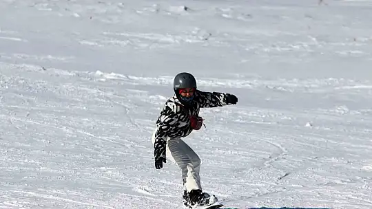 Erciyes'te hafta sonu yoğunluğu: Binlerce kişi akın etti