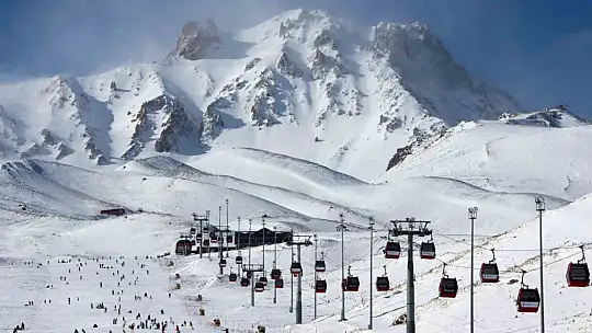 Erciyes'te hafta sonu yoğunluğu: Binlerce kişi akın etti