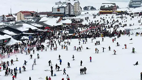 Erciyes'te hafta sonu yoğunluğu