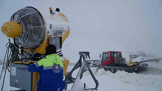 Erciyes'te kar kalınlığı 50 santimi buldu, hazırlıklar hızlandı