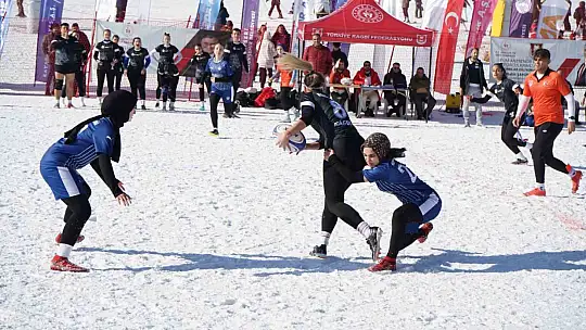 Erciyes'te Kar Ragbi Türkiye Şampiyonası heyecanı başladı