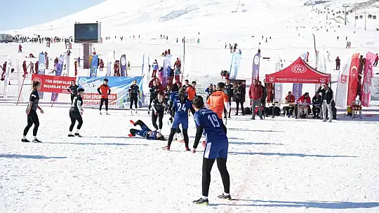 Erciyes'te Kar Ragbi Türkiye Şampiyonası heyecanı başladı