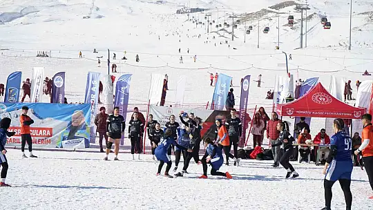 Erciyes'te Kar Ragbi Türkiye Şampiyonası heyecanı başladı