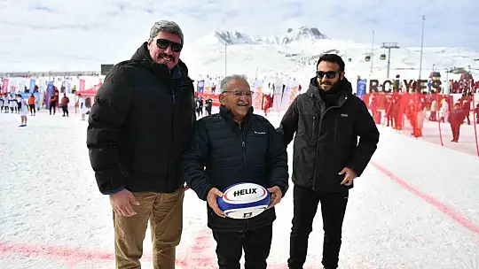 Erciyes'te Kar Ragbi Türkiye Şampiyonası nefes kesti