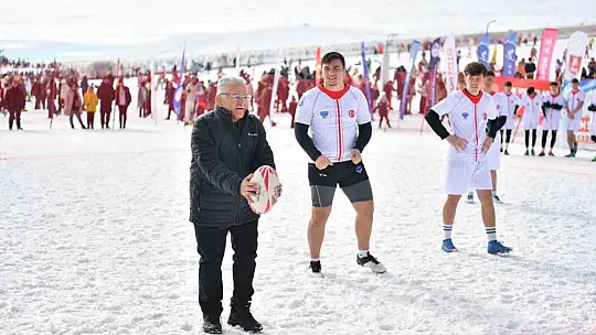Erciyes'te Kar Ragbi Türkiye Şampiyonası nefes kesti