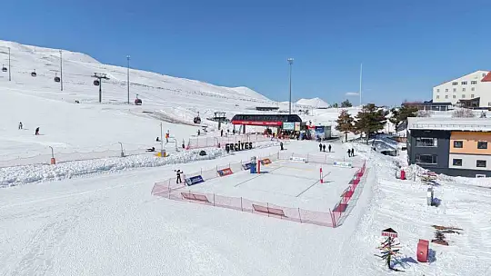 Erciyes'te kar voleybolu heyecanı başlıyor