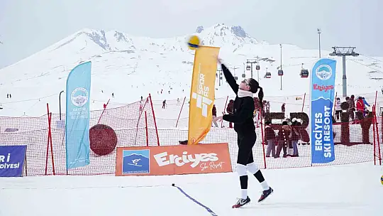 Erciyes'te kar voleybolu heyecanı