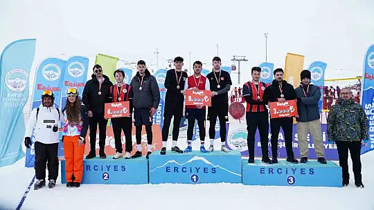 Erciyes'te kar voleybolu heyecanı