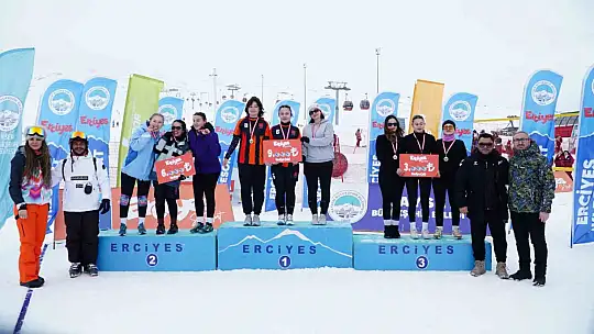 Erciyes'te kar voleybolu heyecanı