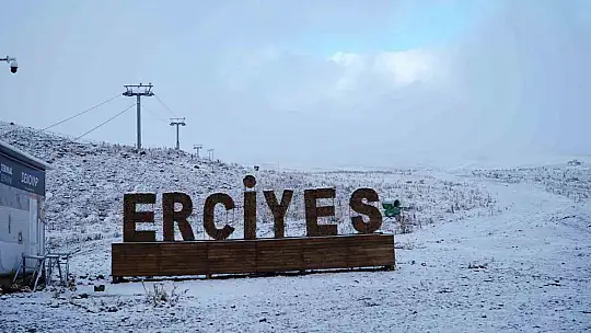 Erciyes'te kar yağışı, dağ beyaza büründü