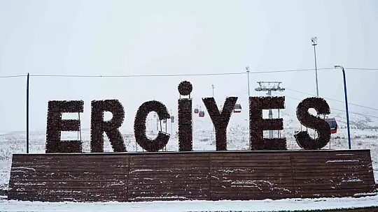 Erciyes'te kar yağışı, dağ beyaza büründü