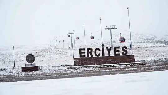 Erciyes'te kar yağışı, dağ beyaza büründü