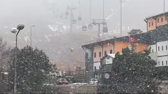 Erciyes'te kar yağışı yeniden başladı