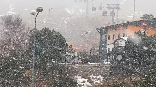 Erciyes'te kar yağışı yeniden başladı