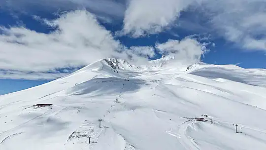 Erciyes'te kayak keyfi nisanda da sürecek