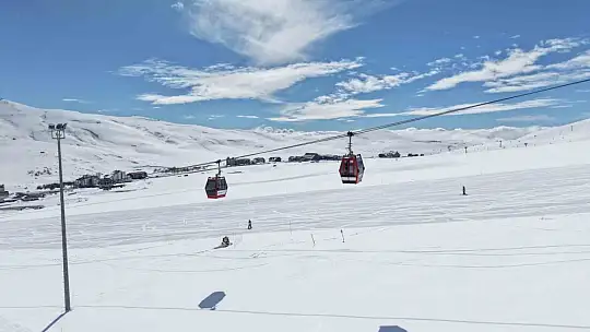 Erciyes'te kayak keyfi nisanda da sürecek