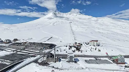 Erciyes'te kayak keyfi nisanda da sürecek