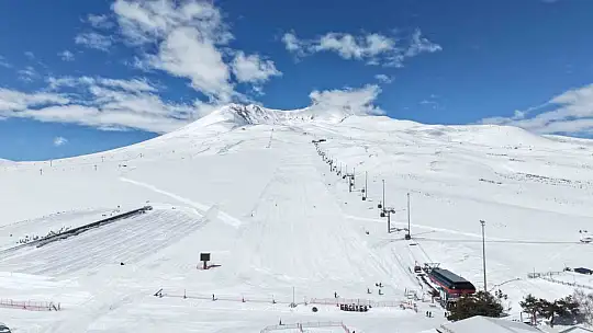 Erciyes'te kayak keyfi nisanda da sürecek