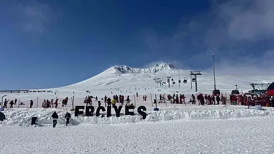 Erciyes'te kayak sezonu tüm hızıyla devam ediyor