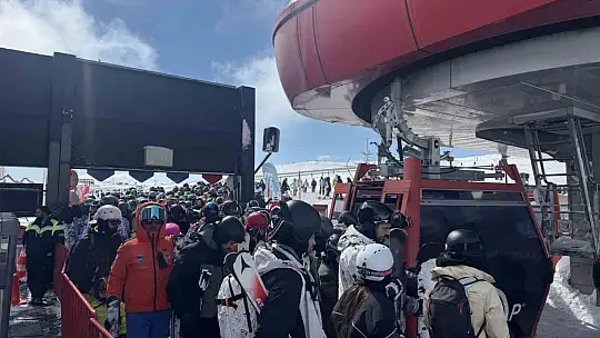 Erciyes'te kayak sezonu tüm hızıyla devam ediyor