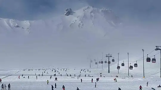 Erciyes'te kayak sezonu tüm hızıyla devam ediyor