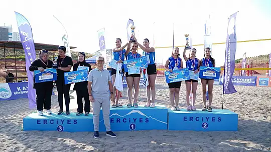 Erciyes'te plaj voleybol turnuvası tamamlandı