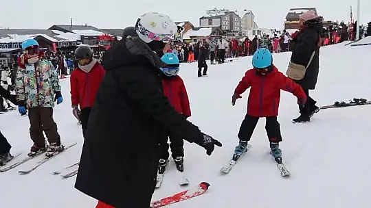 Erciyes'te şehit çocuklarına kayak eğitimi