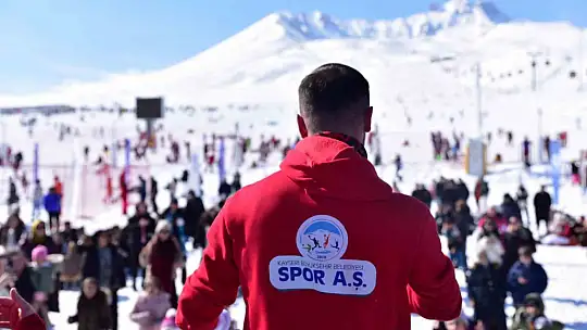 Erciyes'te spor şenliği ve gece kayağı