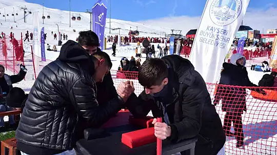 Erciyes'te spor şenliği ve gece kayağı