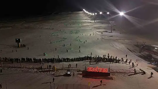 Erciyes'te spor şenliği ve gece kayağı