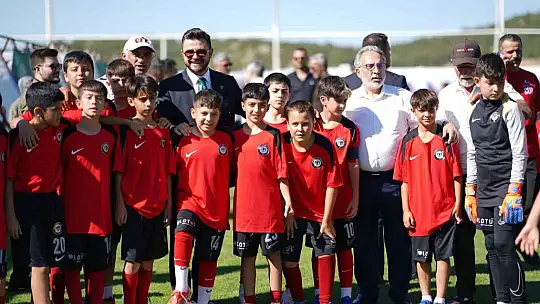 Erciyes'te Talas zirvesi: iki kupa birden