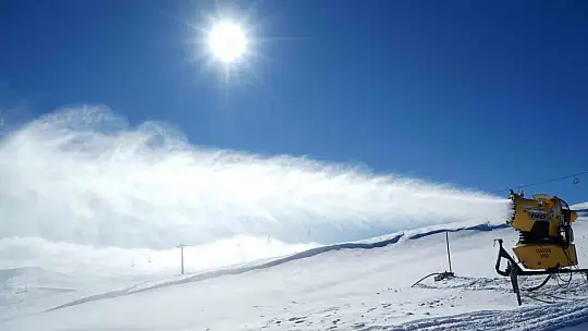 Erciyes'te Türkiye'nin en gelişmiş yapay karlama sistemiyle pistler sezona hazırlanıyor