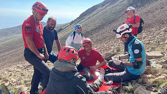 Erciyes'te yaralanan 2 dağcıya ulaşıldı