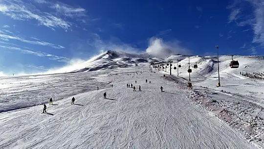 Erciyes'te ziyaretçi hedefine sezon bitmeden ulaşıldı