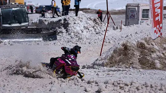 Erciyes'ten yükselen kar motorlarının sesi, tüm dünyaya duyuldu