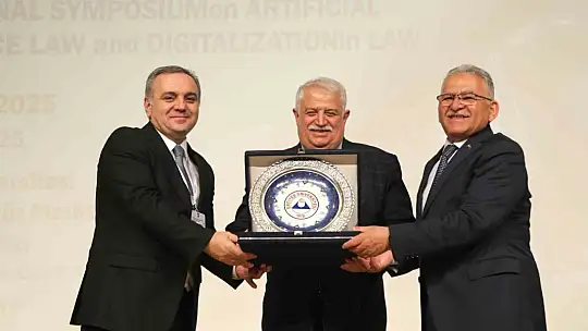 Erciyes Üniversitesi'nde 'Uluslararası Yapay Zeka Hukuku ve Hukukta Dijitalleşme Sempozyumu' düzenlendi
