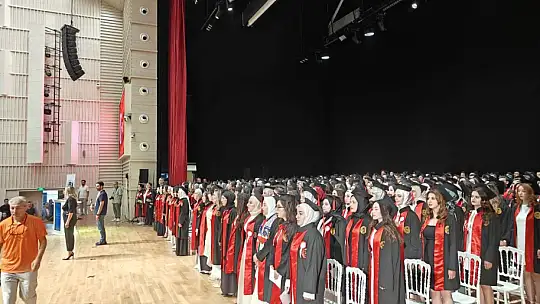 Erciyes Üniversitesi Tıp Fakültesi 51. dönem mezunlarını verdi