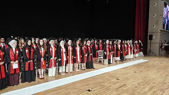 Erciyes Üniversitesi Tıp Fakültesi 51. dönem mezunlarını verdi