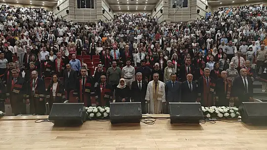 Erciyes Üniversitesi Tıp Fakültesi 51. dönem mezunlarını verdi