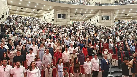Erciyes Üniversitesi Tıp Fakültesi 51. dönem mezunlarını verdi