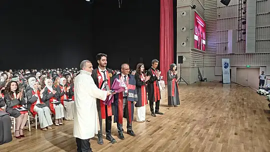 Erciyes Üniversitesi Tıp Fakültesi 51. dönem mezunlarını verdi