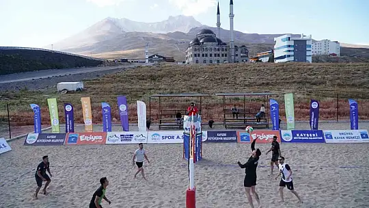 Erciyes, voleybol tutkunlarını buluşturacak