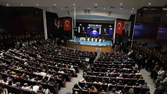 Erciyes Zirvesi-1 Kayseri'de yoğun katılımla gerçekleştirildi