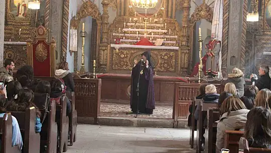 Ermenilerin Miçing ayininde İran'a dua